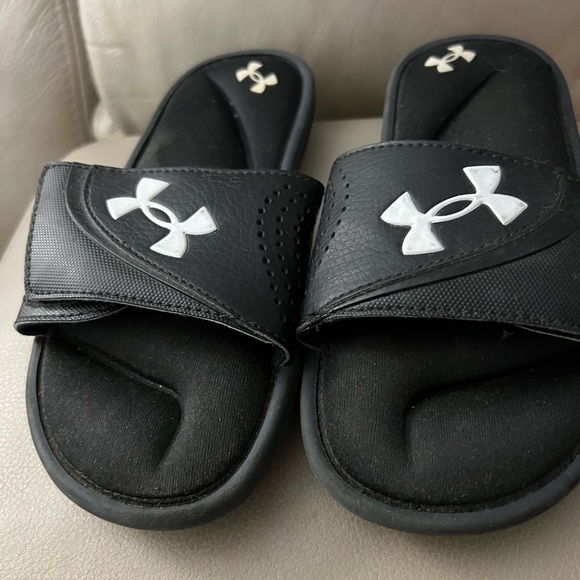 Under Armour Slides - Picture 2 of 2